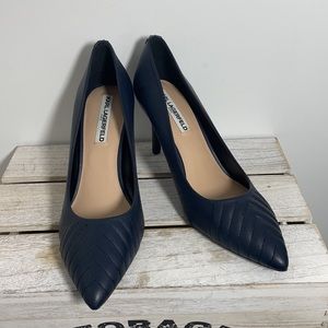 Karl Lagerfeld Paris Roulle Pumps